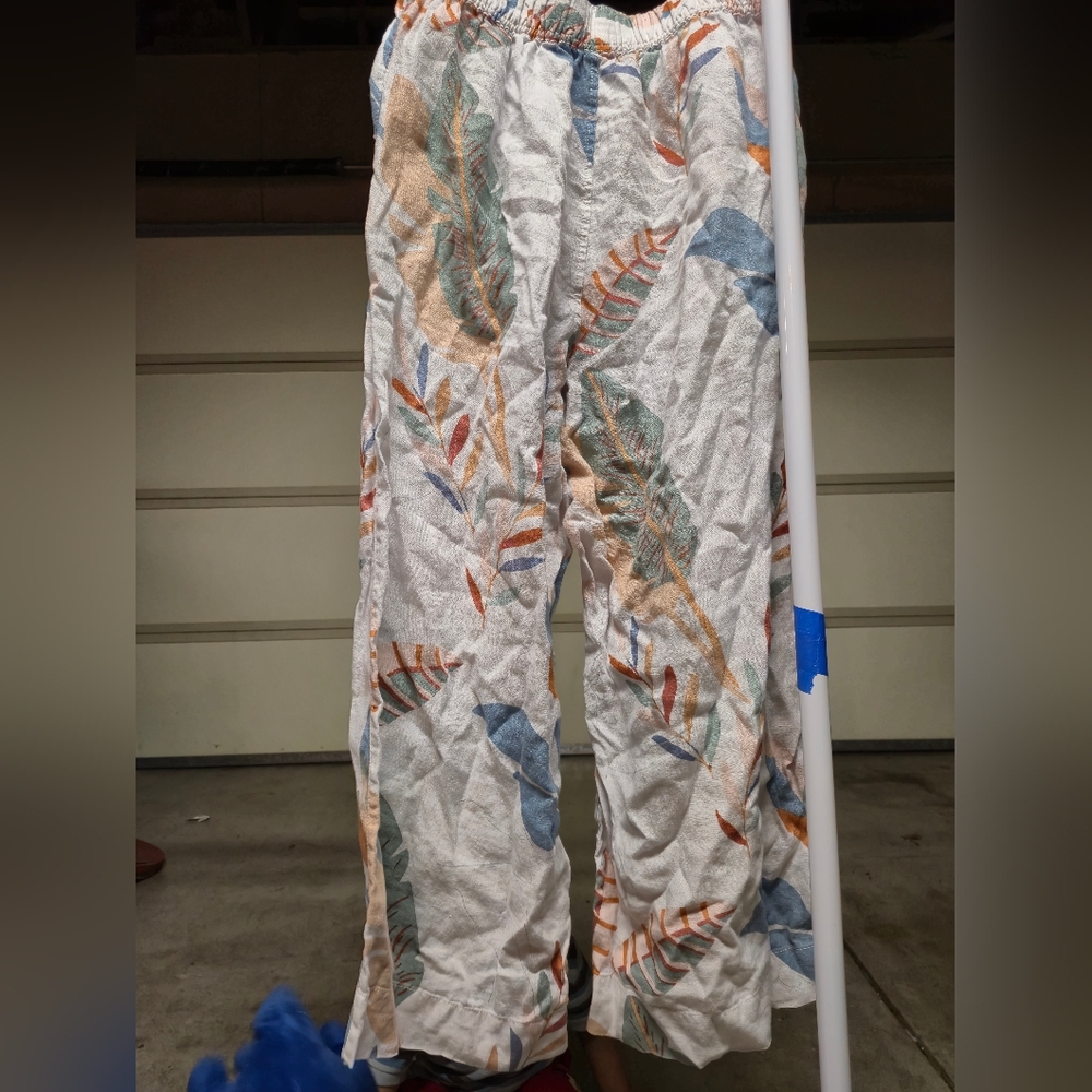 Cynthia Rowley Leaf Print Cropped Pants - Picture 3 of 8